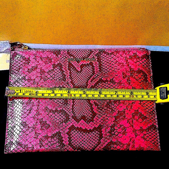 MICHAEL KORS EMBOSSED LEATHER CLUTCH WRISTLET(NWT) - Picture 9 of 10